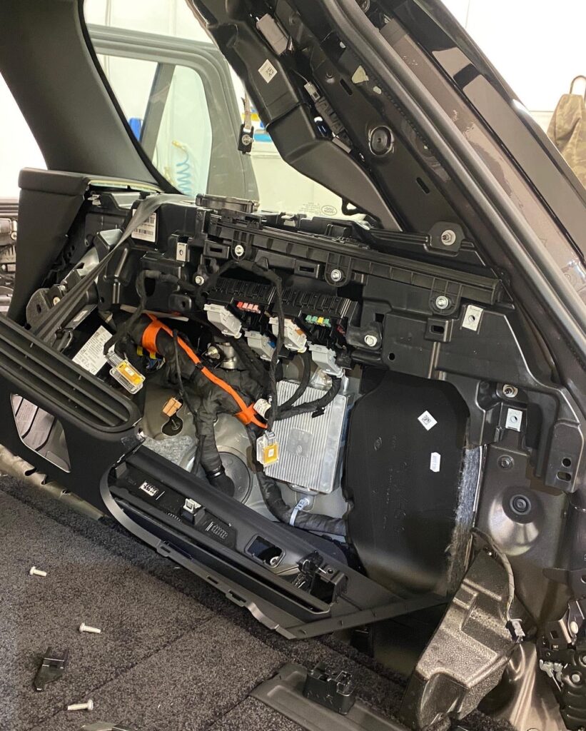 RANGE ROVER последнего поколения не стал эталоном качества салона. Скорее, происходит постепенное ухудшение сборки и … — фото 4