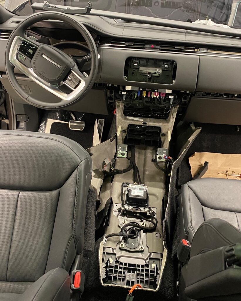 RANGE ROVER последнего поколения не стал эталоном качества салона. Скорее, происходит постепенное ухудшение сборки и … — фото 8