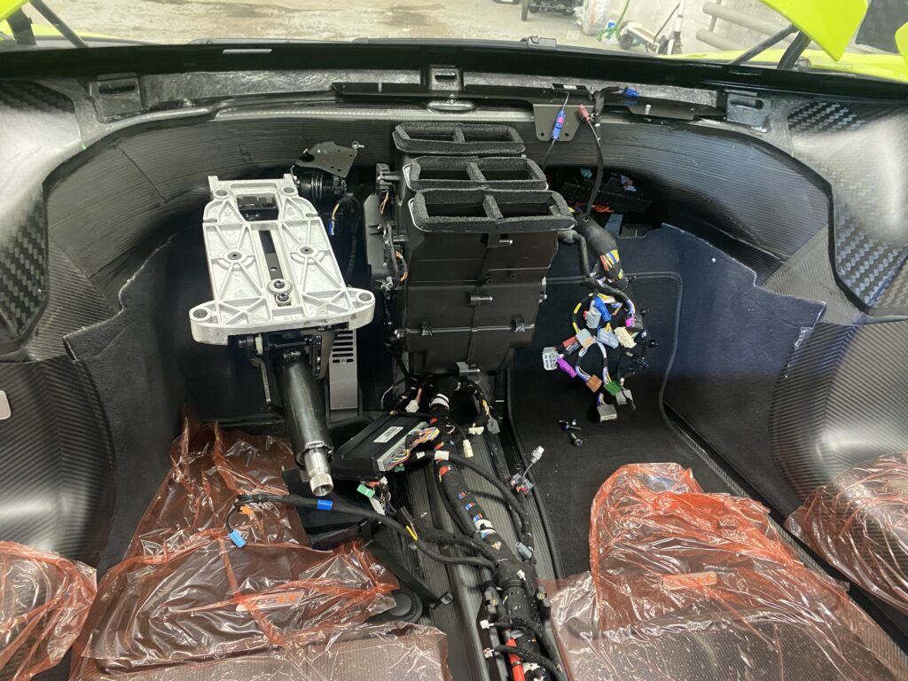 Устранение скрипов и дребезжаний в салоне McLaren 765LT, кстати, на момент работы, единственного в России👍 — фото 6