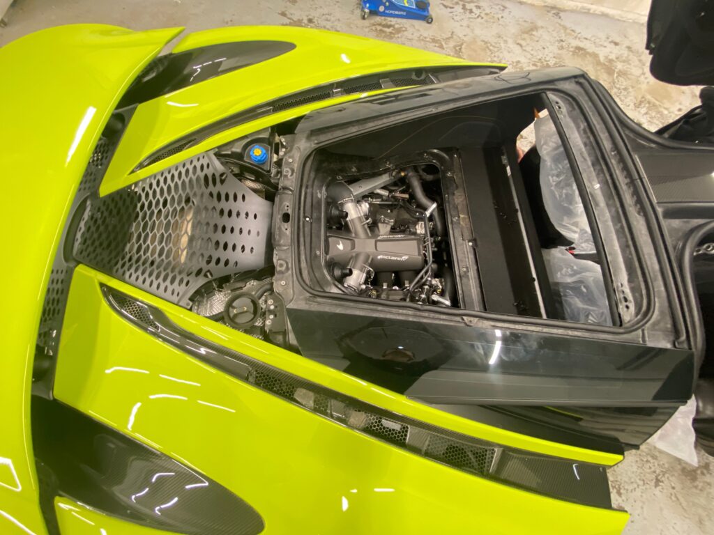 Устранение скрипов и дребезжаний в салоне McLaren 765LT, кстати, на момент работы, единственного в России👍 — фото 9