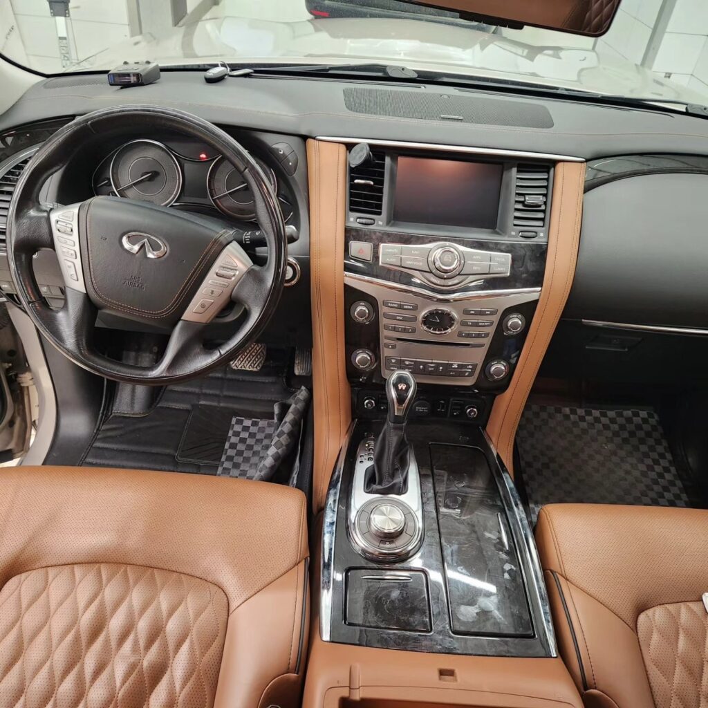 Легендарный «бегемот» – Infinity QX 80 – автомобиль, мягко говоря, заметный. Что в потоке, что на парковке, взгляд ср… — фото 2