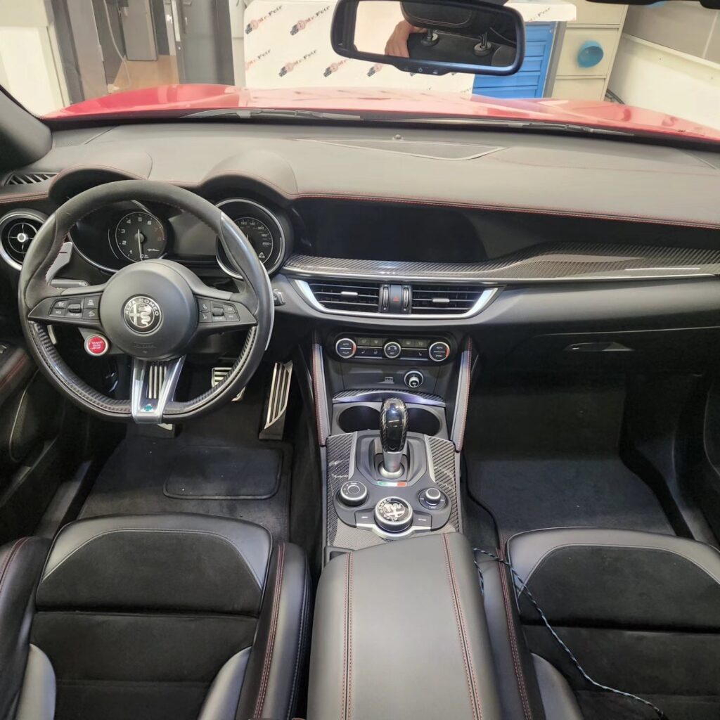Alfa Romeo – знаменитая итальянская марка автомобилей. Бренд с более чем столетней историей переживал взлеты и падени… — фото 2
