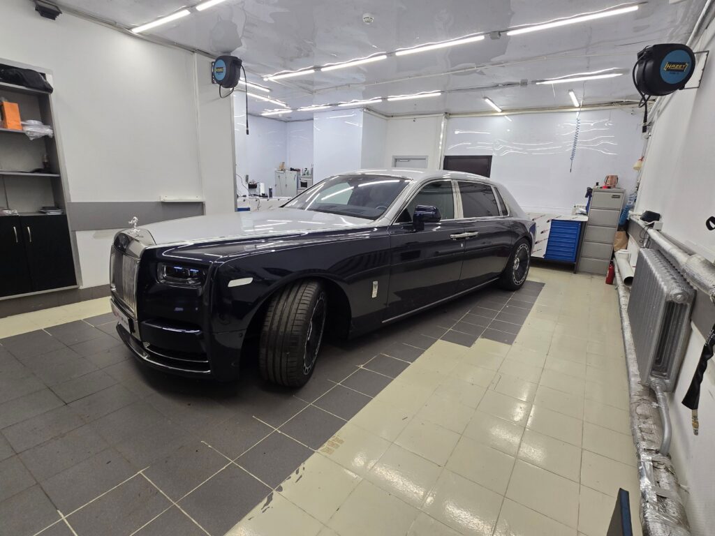 Rolls-Royce давно стал синонимом роскоши, богатства, успеха. Их покупают состоявшиеся и состоятельные люди, обходят с… — фото 1