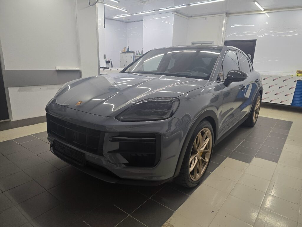 Porsche Cayenne — однозначный любимчик среди люксовых кроссоверов в России. Модель пользуется спросом среди автолюбит… — фото 1