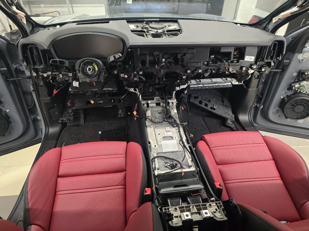 Porsche Cayenne — однозначный любимчик среди люксовых кроссоверов в России. Модель пользуется спросом среди автолюбит… — фото 3