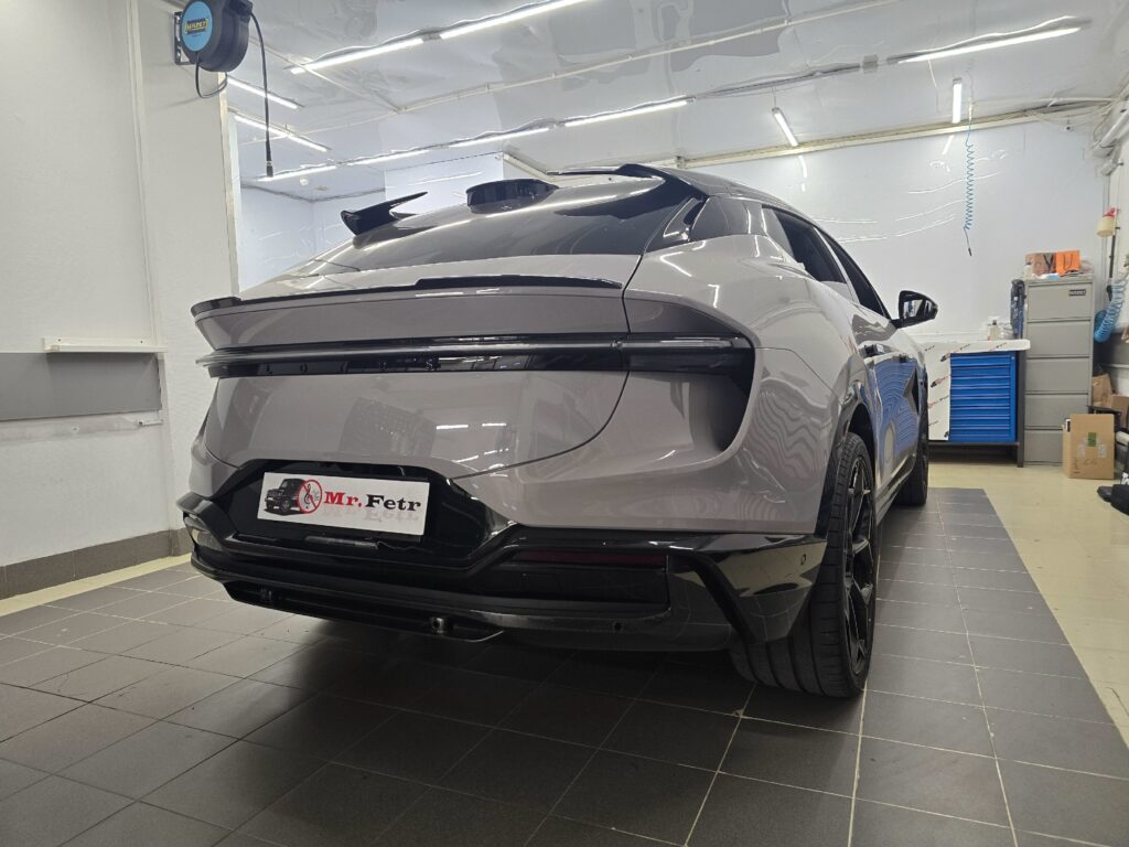 Слышим «Lotus» — в голове всплывают ассоциации с автоспортом, скоростью, чем-то ярким, юрким. Британцы штамповали рез… — фото 1