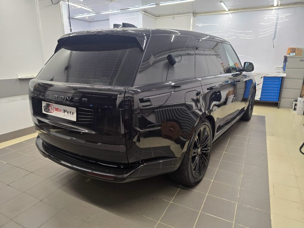 Range Rover в России плотно ассоциируется с лоском, шиком и богатством. Если, конечно, не брать во внимание зомби-пон… — фото 1