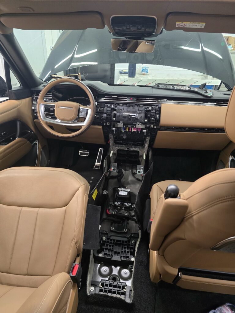 Range Rover в России плотно ассоциируется с лоском, шиком и богатством. Если, конечно, не брать во внимание зомби-пон… — фото 6