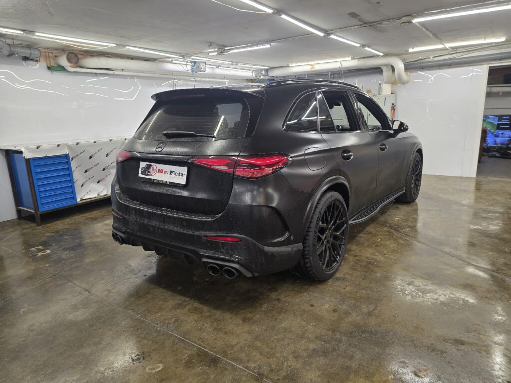 Любовь к Mercedes-Benz GLC в России сравнима, разве что, с неизменными проблемами со сборкой его салона. Автомобиль п… — фото 1