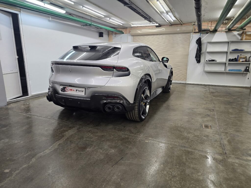 Удивляет ли, что Ferrari выпустили что-то, что журналисты и автолюбители окрестили кроссовером? После головокружитель… — фото 1