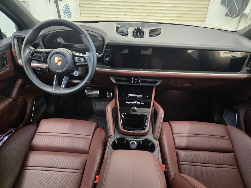 Porsche Cayenne — один из самых популярных кроссоверов класса «премиум» в России. Даже засилье китайцев, с их ценами,… — фото 2