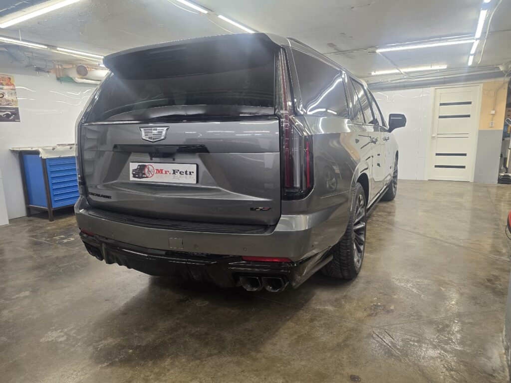 Cadillac Escalade в 2025 году прошел курс омоложения — в свет вышло новое поколение брутального внедорожника. Здоровя… — фото 1